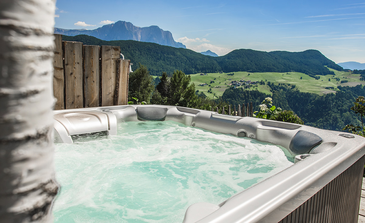 Luxuriöse Chalets und Lodges mit Whirlpool und Sauna in Südtirol - Chalet Resort ZU KIRCHWIES